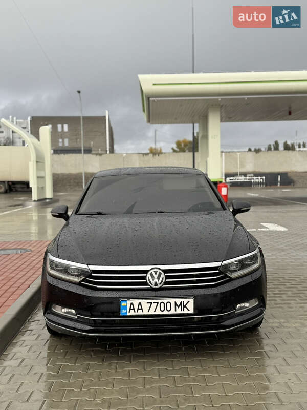 Седан Volkswagen Passat 2015 в Киеве