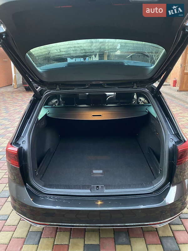 Универсал Volkswagen Passat 2021 в Луцке