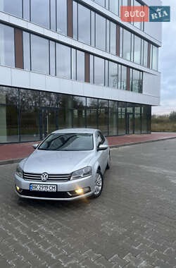 Седан Volkswagen Passat 2011 в Ровно