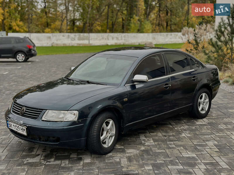 Седан Volkswagen Passat 1997 в Луцке