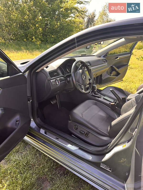 Седан Volkswagen Passat 2017 в Киеве