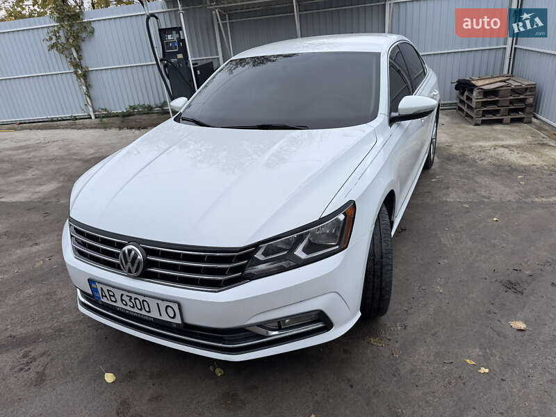 Седан Volkswagen Passat 2017 в Одессе