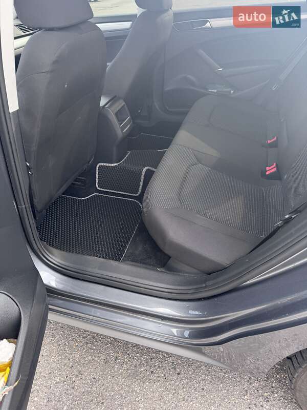 Седан Volkswagen Passat 2017 в Харкові