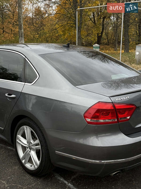 Седан Volkswagen Passat 2013 в Днепре