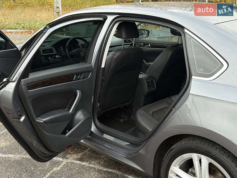 Седан Volkswagen Passat 2013 в Днепре