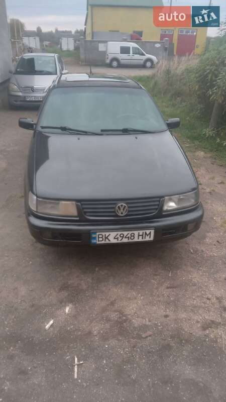 Седан Volkswagen Passat 1994 в Костополе
