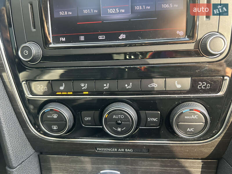 Седан Volkswagen Passat 2016 в Києві