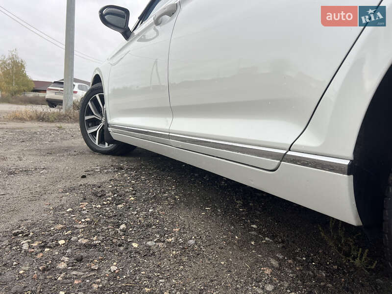 Седан Volkswagen Passat 2018 в Киеве