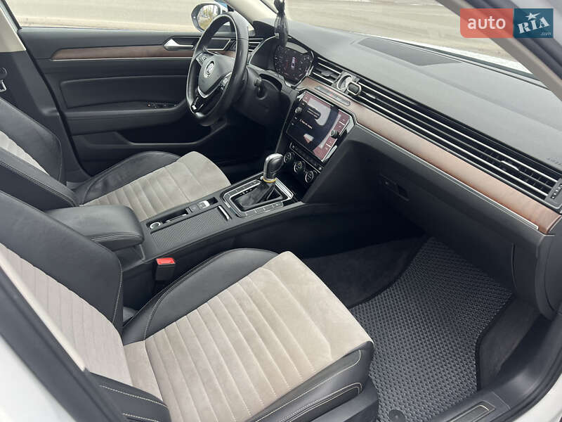 Седан Volkswagen Passat 2018 в Киеве