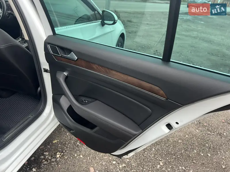 Volkswagen Passat 2018 VIN WVWZZZ3CZJE125604 фото оголошення 26 з 75