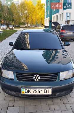 Седан Volkswagen Passat 1997 в 