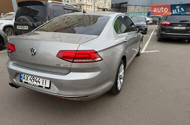 Седан Volkswagen Passat 2015 в 