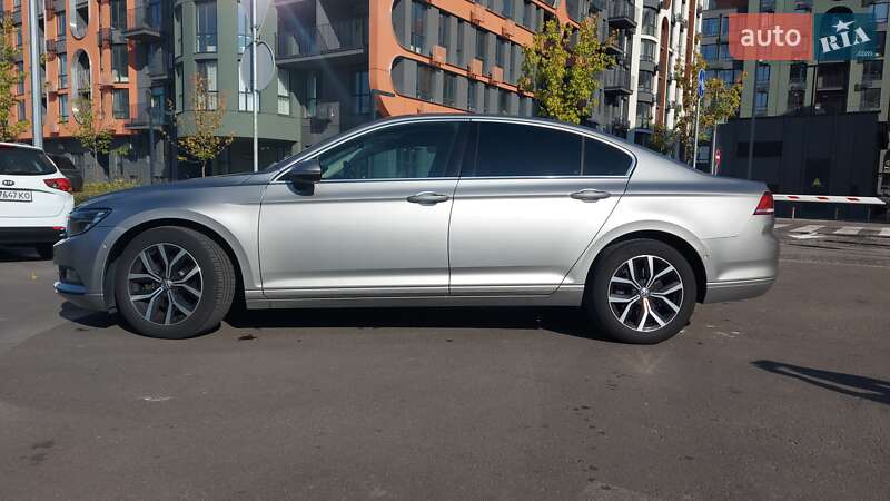 Седан Volkswagen Passat 2016 в Києві