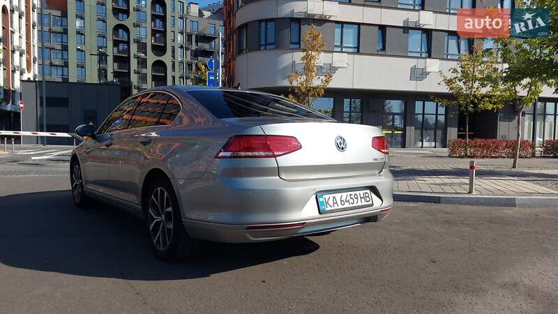 Седан Volkswagen Passat 2016 в Києві
