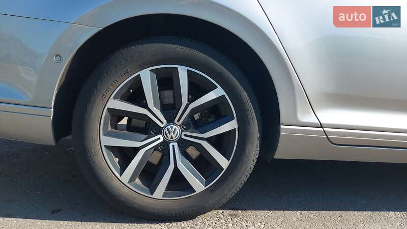 Седан Volkswagen Passat 2016 в Києві