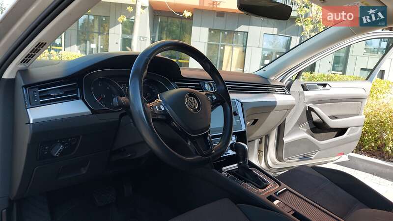 Седан Volkswagen Passat 2016 в Києві