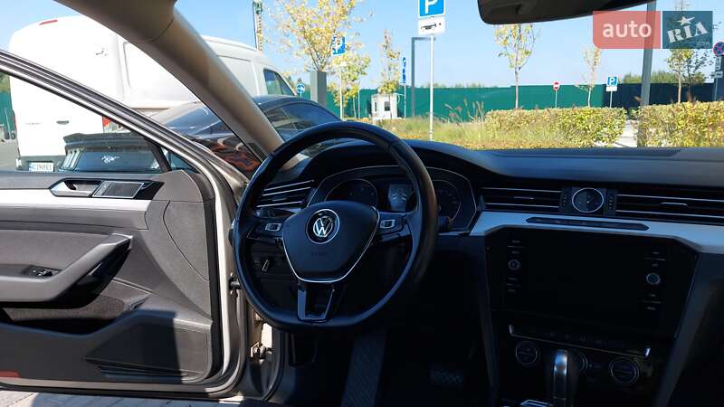 Седан Volkswagen Passat 2016 в Києві