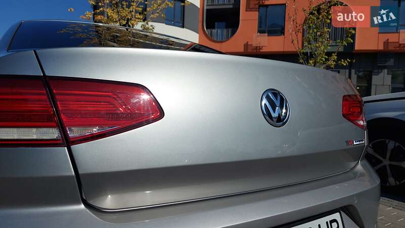Седан Volkswagen Passat 2016 в Києві