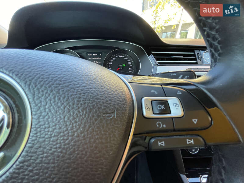 Седан Volkswagen Passat 2016 в Києві