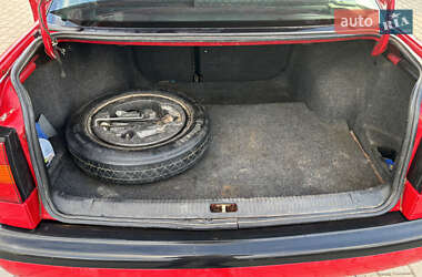 Седан Volkswagen Passat 1993 в  фото 9 Седан Volkswagen Passat 1993 в