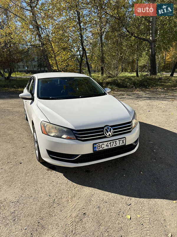 Седан Volkswagen Passat 2012 в Львове