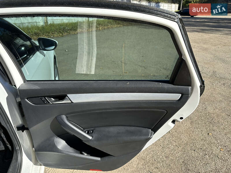 Седан Volkswagen Passat 2012 в Львове