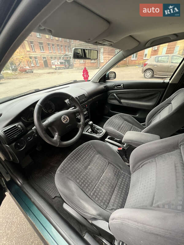 Седан Volkswagen Passat 2001 в Харкові