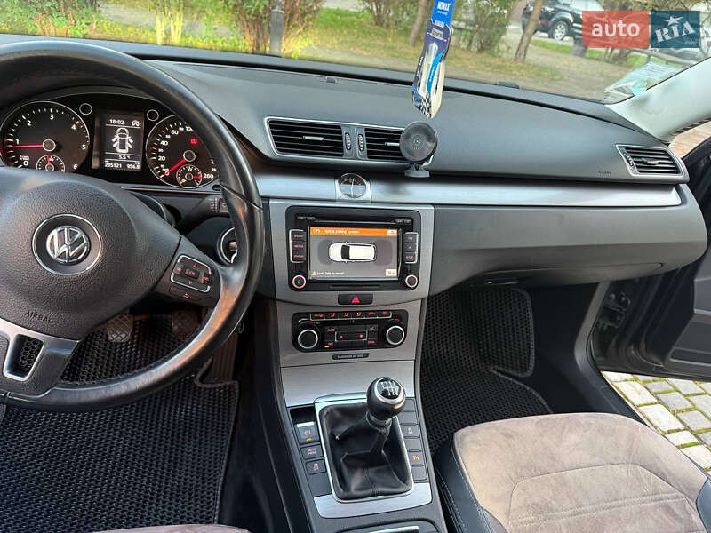 Универсал Volkswagen Passat 2011 в Ивано-Франковске