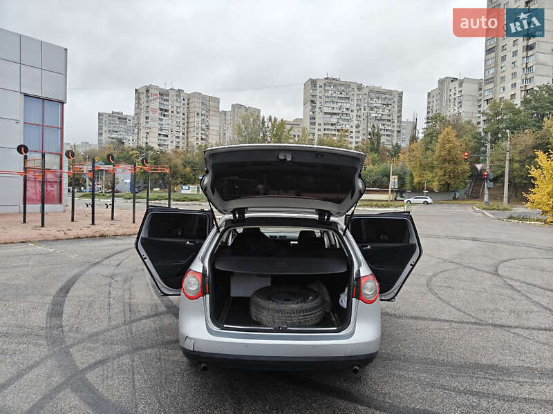 Універсал Volkswagen Passat 2008 в Харкові