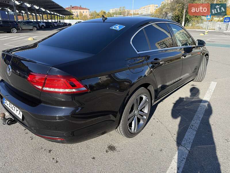 Седан Volkswagen Passat 2018 в Львове