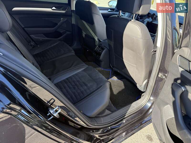 Седан Volkswagen Passat 2018 в Львове