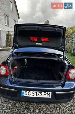Седан Volkswagen Passat 2005 в  фото 35 Седан Volkswagen Passat 2005 в