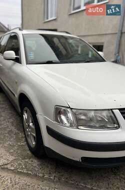 Універсал Volkswagen Passat 1998 в Ужгороді