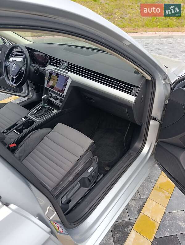 Універсал Volkswagen Passat 2019 в Звягелі фото 21 Універсал Volkswagen Passat 2019 в Звягелі