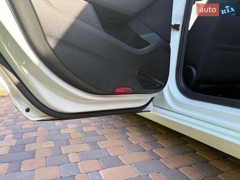 Універсал Volkswagen Passat 2020 в Прилуках