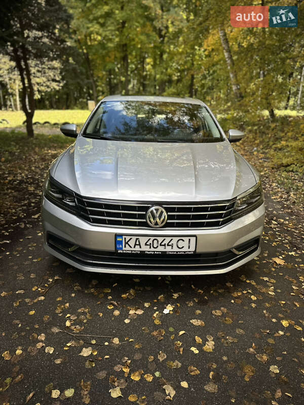 Седан Volkswagen Passat 2016 в Киеве