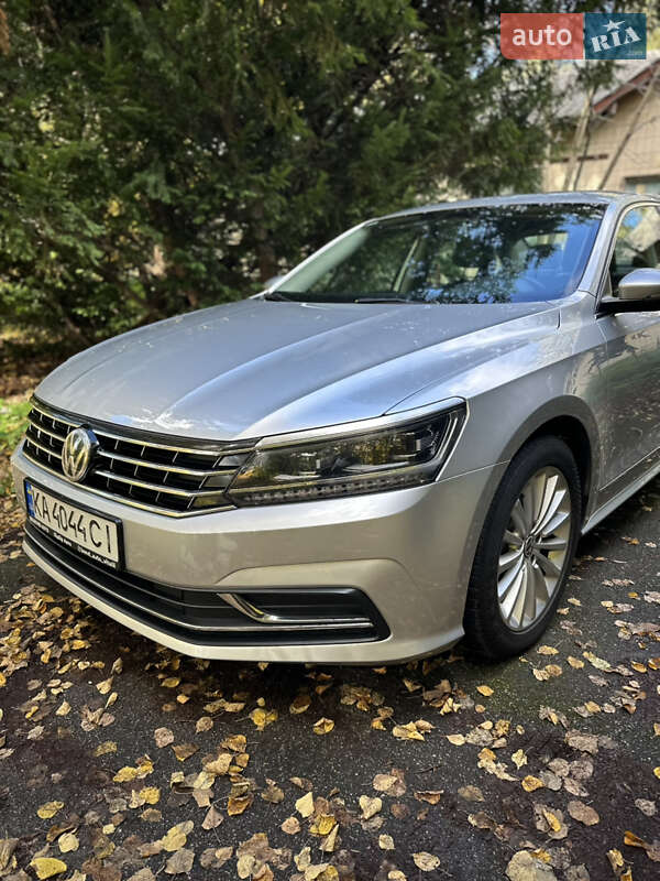 Седан Volkswagen Passat 2016 в Киеве