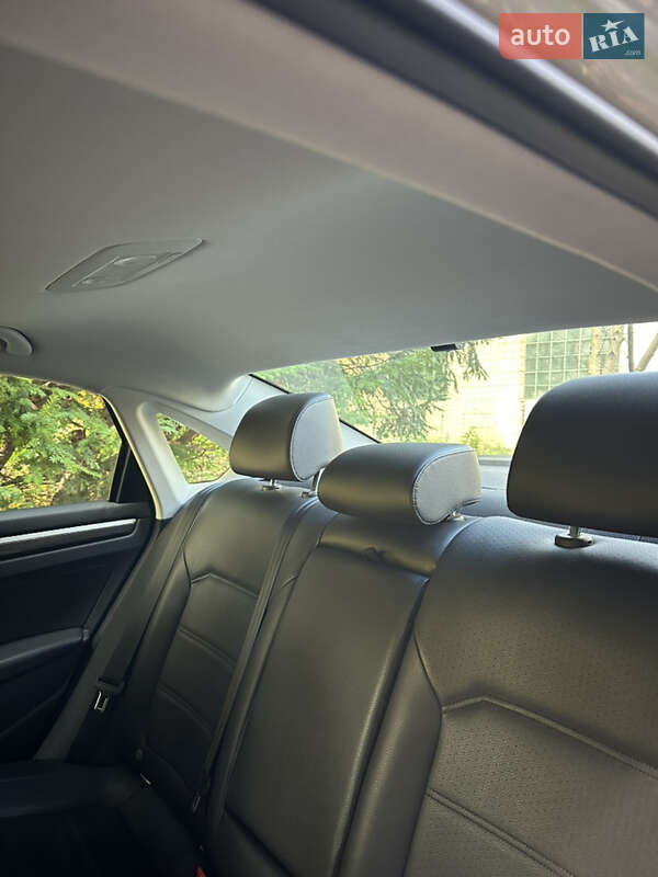 Седан Volkswagen Passat 2016 в Киеве