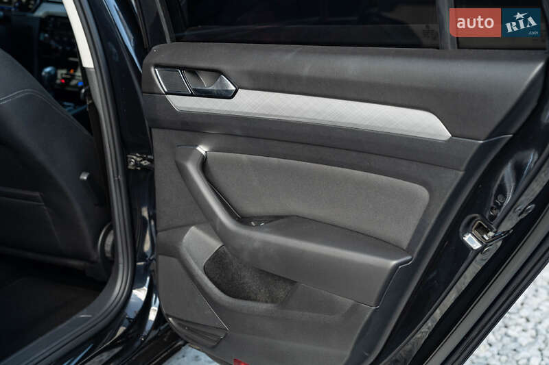 Універсал Volkswagen Passat 2021 в Чернівцях