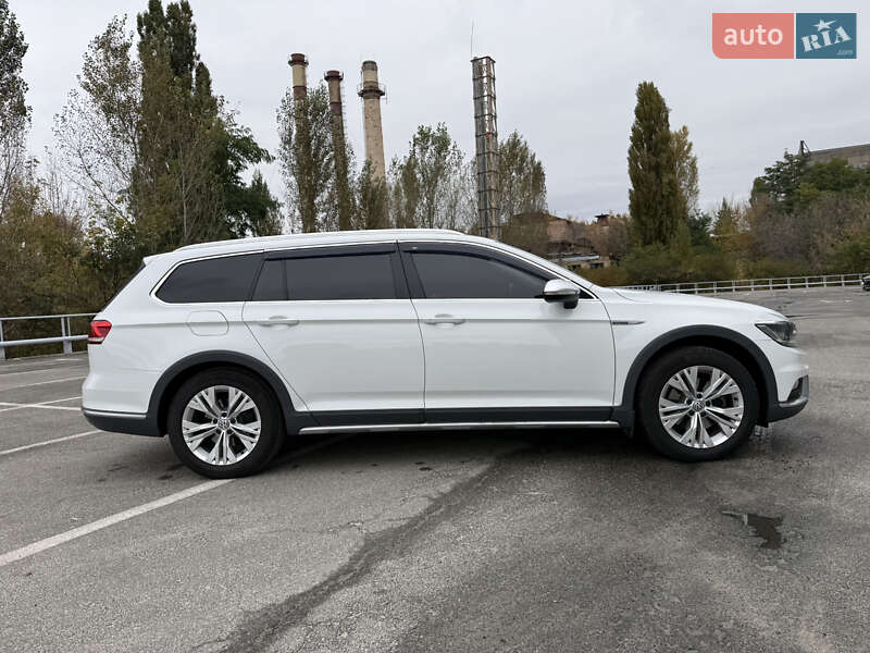 Универсал Volkswagen Passat 2017 в Киеве фото 9 Универсал Volkswagen Passat 2017 в Киеве