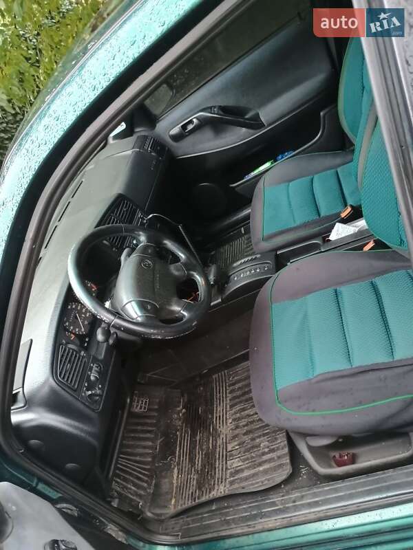 Седан Volkswagen Passat 1994 в Черкассах