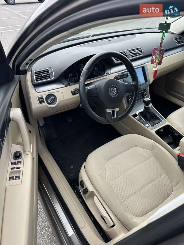 Универсал Volkswagen Passat 2011 в Киеве фото 12 Универсал Volkswagen Passat 2011 в Киеве