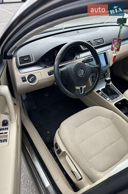 Универсал Volkswagen Passat 2011 в 