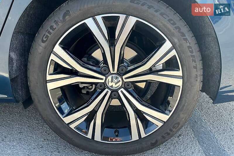 Седан Volkswagen Passat 2021 в Львове