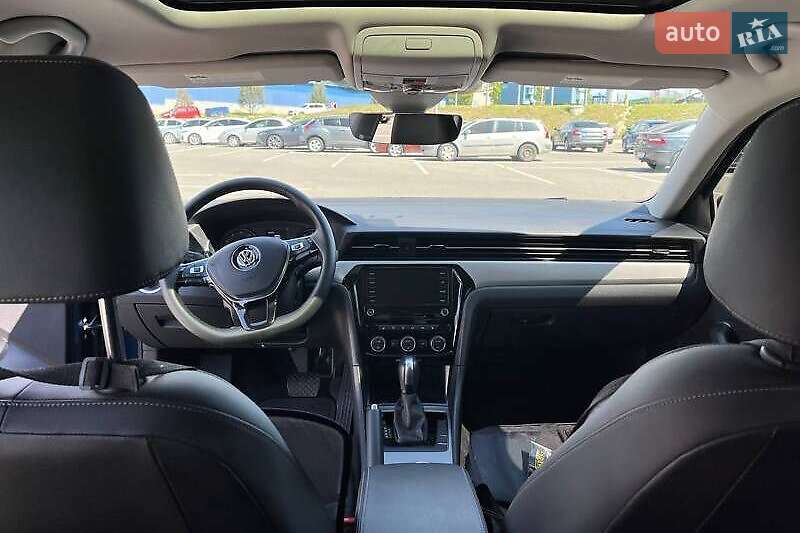 Седан Volkswagen Passat 2021 в Львове