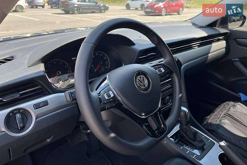 Седан Volkswagen Passat 2021 в Львове