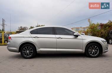 Седан Volkswagen Passat 2015 в 