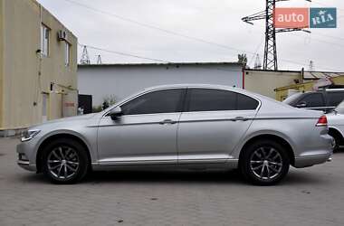 Седан Volkswagen Passat 2015 в 