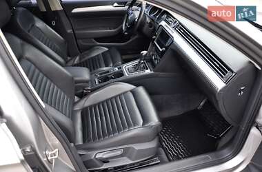 Седан Volkswagen Passat 2015 в 