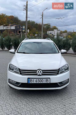 Універсал Volkswagen Passat 2012 в Полтаві